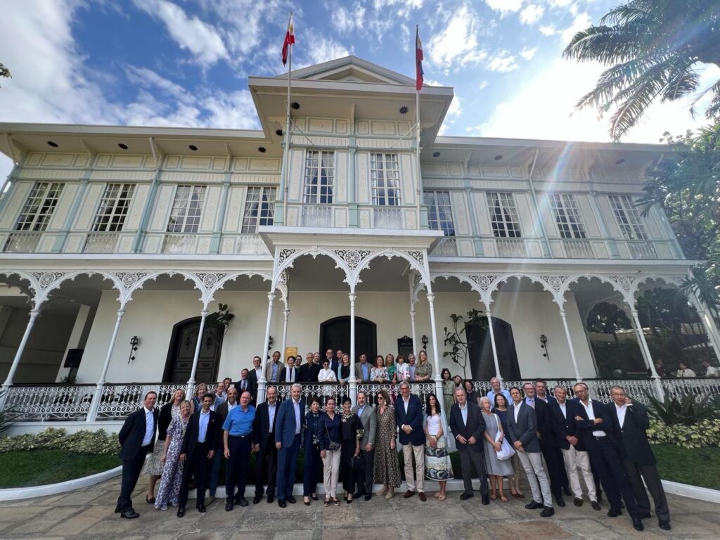 Steamship Mutual boards and management at the Goldenberg Mansion in Malacañang Palace